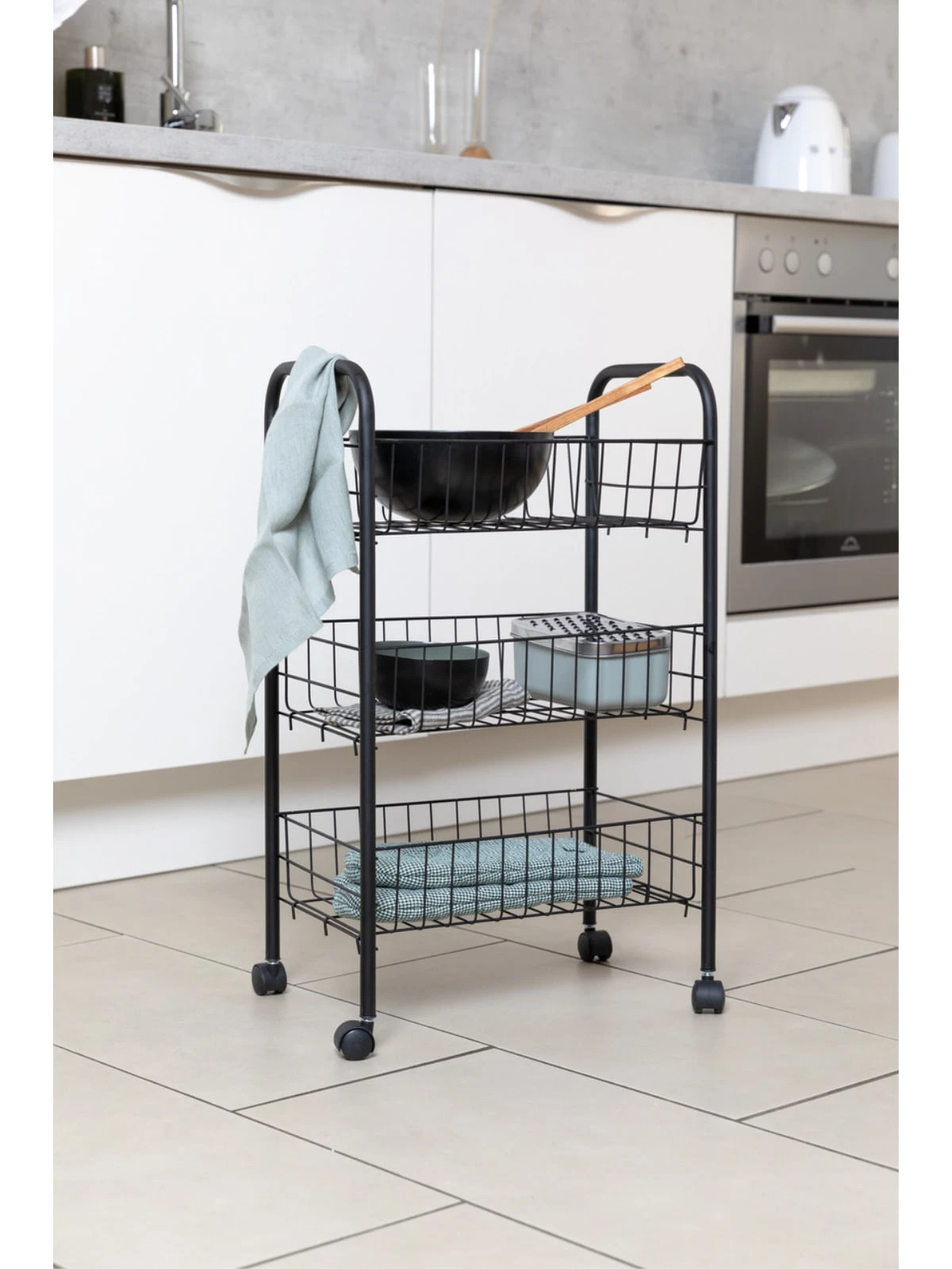 Wenko Rollwagen Florenz Mit 3 Ablagen Schwarz In Schwarz 11 Wenko Rollwagen Florenz Mit 3 Ablagen Schwarz In Schwarz – Bild 11