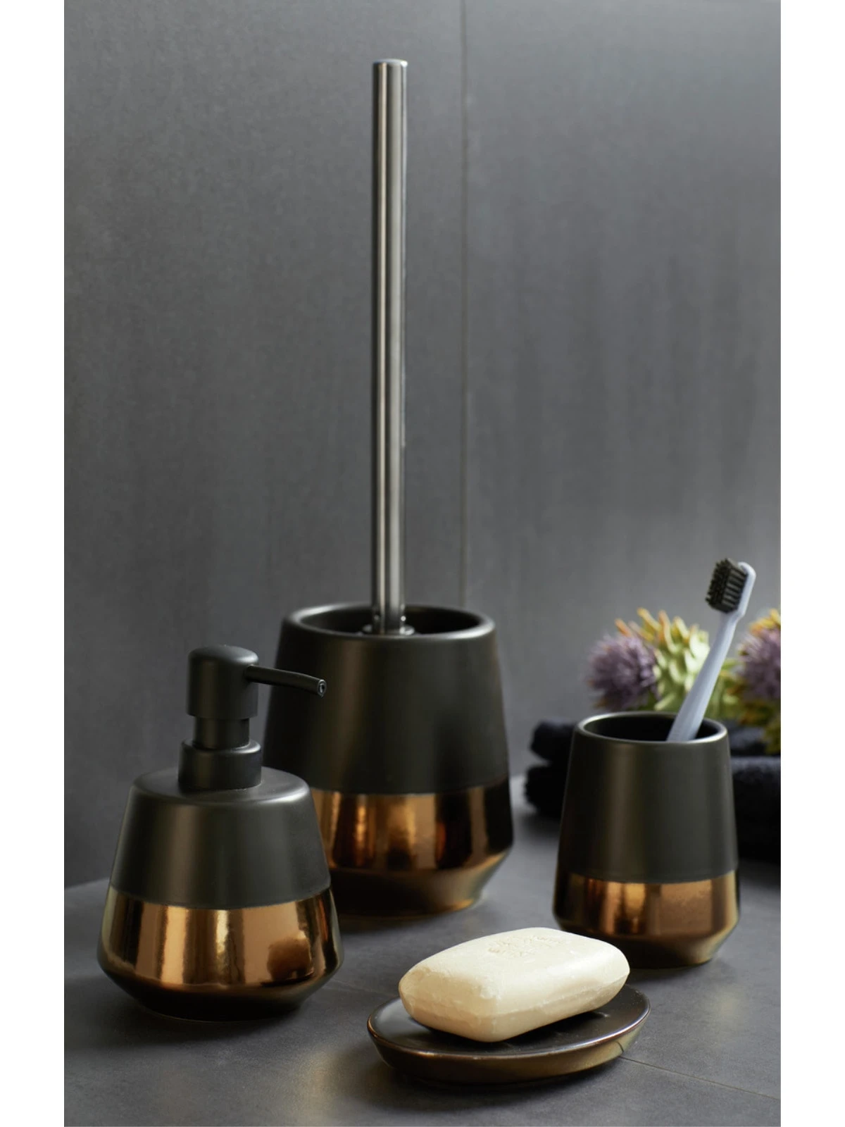 Wenko WC-Garnitur Brandol Keramik In Schwarz 2 Wenko WC-Garnitur Brandol Keramik In Schwarz – Bild 2