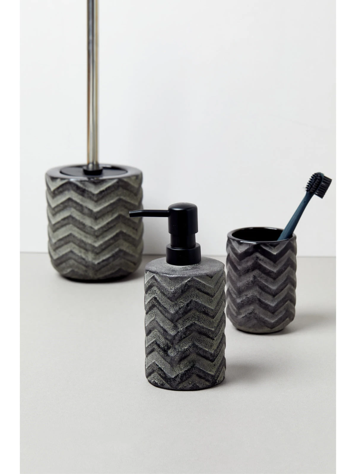 Wenko WC-Garnitur Mantua Keramik In Schwarz 3 Wenko WC-Garnitur Mantua Keramik In Schwarz – Bild 3