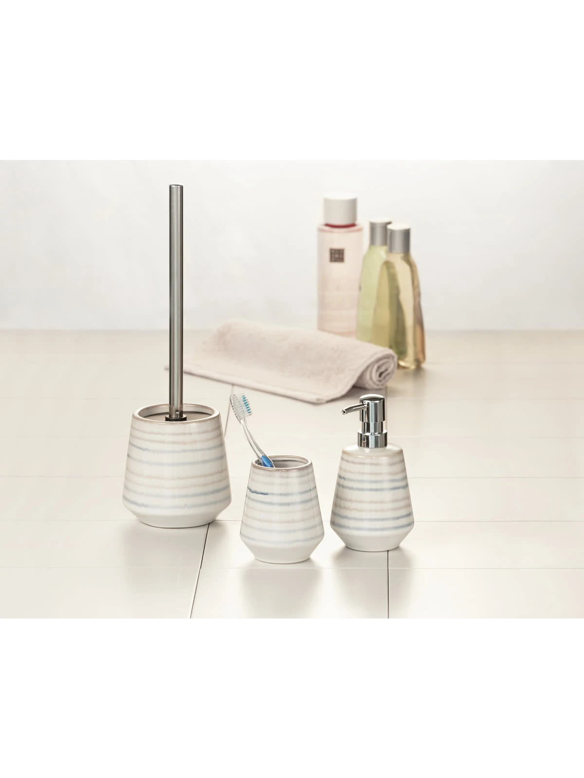 Wenko WC-Garnitur Navalon Keramik In Mehrfarbig 18 Wenko WC-Garnitur Navalon Keramik In Mehrfarbig – Bild 18