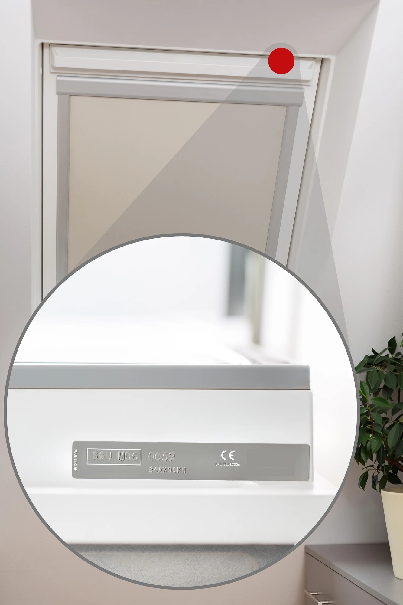 Lichtblick Dachfensterrollo In Weiß 7 Lichtblick Dachfensterrollo In Weiß – Bild 7